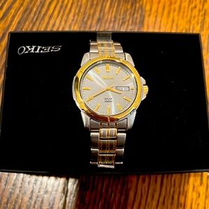 Seiko mens watch, never worn, new in original box with tags